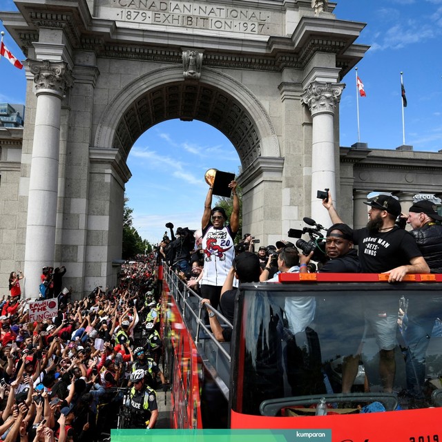 Parade juara Toronto Raptors. Foto: REUTERS/Moe Doiron