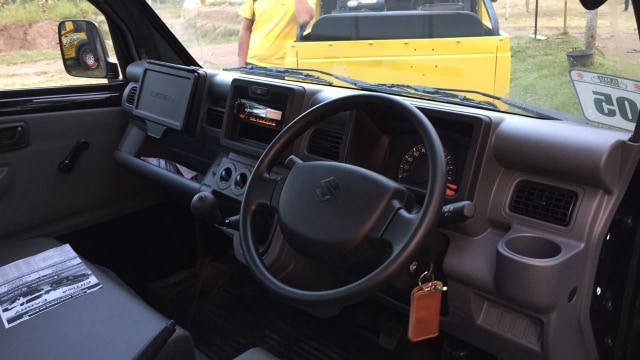 Test drive Suzuki Carry pikap Foto: Muhammad Ikbal/kumparan