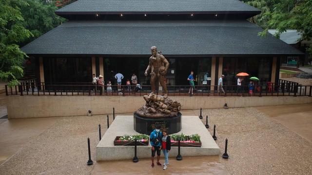 Sejumlah pengunjung di Gua Tham Luang, Thailand. Foto: AFP/LILLIAN SUWANRUMPHA
