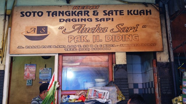 Soto tangkar dan sate kuah daging sapi Pak Haji Diding. Foto: dokumen pribadi.