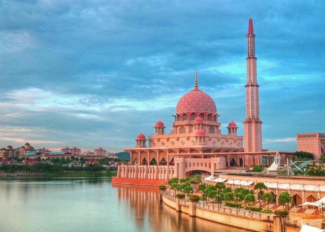 Masjid Putrajaya di Malaysia Foto: Shutter Stock
