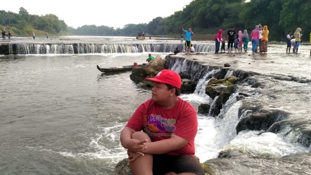 Suasana lokasi wisata air terjun Kracakan di Desa Ngloram Kecamatan Cepu Kabupaten Blora. Rabu (19/06/2019)