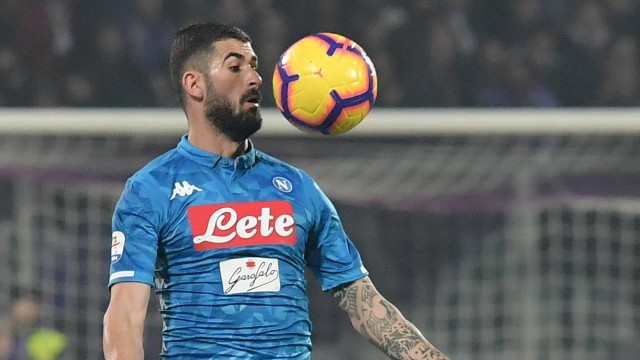 Elseid Hysaj, full-back andalan Napoli. Foto: Tiziana FABI / AFP