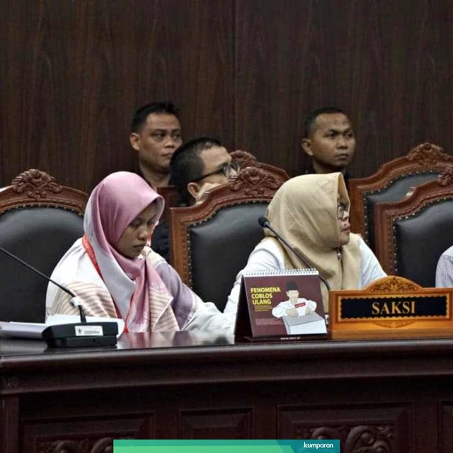 Saksi Nurlatifah (jilbab merah muda)., Jakarta, Rabu (19/6). Foto: Fanny Kusumawardhani/kumparan