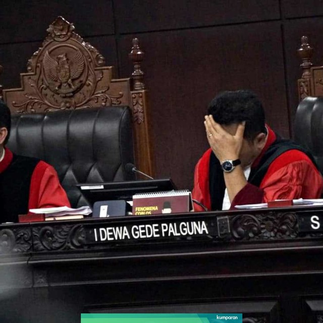 Hakim Mahkamah Konstitusi saat sidang Perselisihan Hasil Pemilihan Umum (PHPU) di Gedung Mahkamah Konstitusi, Jakarta, Rabu (19/6). Foto: Fanny Kusumawardhani/kumparan
