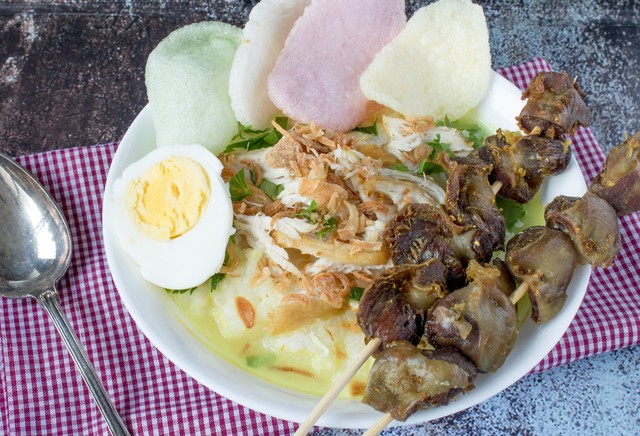 Ilustrasi bubur ayam Foto: dok.shutterstock/aris setya