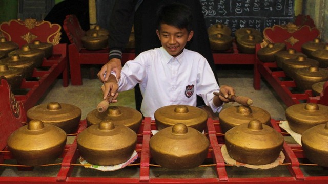 Ilustrasi anak belajar gamelan Foto: Shutterstock