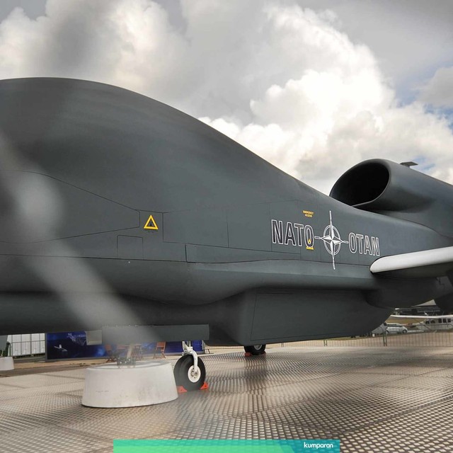 Pesawat tanpa awak RQ-4 Global Hawk. Foto: AFP/BEN STANSALL