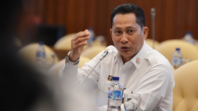 Direktur Utama Bulog Budi Waseso mengikuti rapat dengar pendapat (RDP) dengan Komisi IV DPR di gedung parlemen, Senayan Jakarta, Kamis (20/6). Foto: ANTARA FOTO/Nova Wahyudi