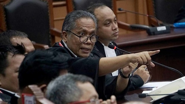Tim kuasa hukum TKN, Luhut Pangaribuan pada sidang lanjutan Sengketa Pilpres 2019 di Mahkamah Konstitusi, Jakarta, Kamis (20/6). Foto: Fanny Kusumawardhani/kumparan