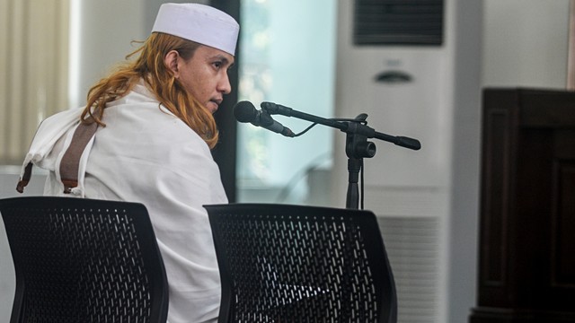 Terdakwa kasus dugaan penganiayaan terhadap remaja Bahar bin Smith menjalani sidang pledoi di Gedung Dinas Perpustakaan dan Kearsipan Kota Bandung, Jawa Barat, Kamis (20/6). Foto: ANTARA FOTO/Novrian Arbi