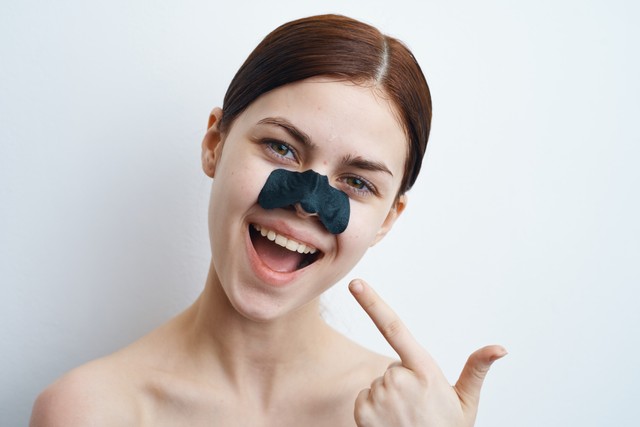 Ilustrasi menggunakan pore strip Foto: Shutterstock