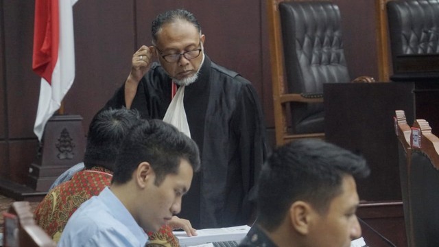 Ketua tim hukum BPN, Bambang Widjojanto mengikuti sidang lanjutan Sengketa Pilpres 2019 di Mahkamah Konstitusi, Jakarta, Jumat (21/6). Foto: Helmi Afandi Abdullah/kumparan