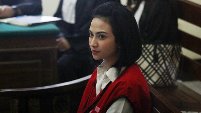 Terdakwa kasus dugaan penyebaran konten asusila Vanessa Angel menjalani sidang lanjutan di Pengadilan Negeri (PN) Surabaya. Foto: ANTARA FOTO/Moch Asim