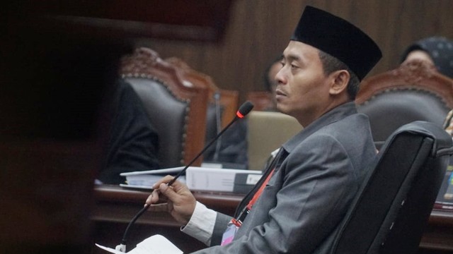 Saksi dari TKN, Anas Nashikin memberikan kesaksian pada sidang lanjutan Sengketa Pilpres 2019 di Mahkamah Konstitusi, Jakarta, Jumat (21/6). Foto: Helmi Afandi Abdullah/kumparan