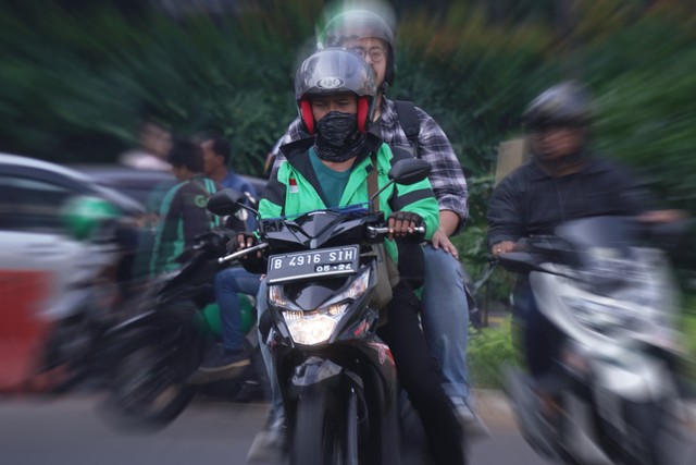 Ilustrasi ojek online. Dok: Iqbal Firdaus/kumparan