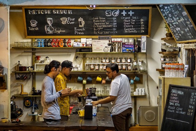 Suasana Sogok Ontong. Foto : @hobimakan.banyuwangi