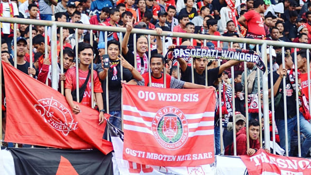 Pasoepati melakukan tandang ke Stadion Maguwarjo untuk mendukung Persis Solo yang menghadapi PSS Sleman. Foto: Instagram/@pasoepatinet
