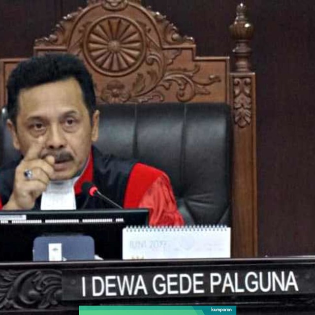Hakim Mahkamah Konstitusi, I Dewa Gede Palguna saat sidang Perselisihan Hasil Pemilu Umum 2019 di Gedung Mahkamah Konstitusi, Jakarta, Jumat(21/8) Foto: Helmi Afandi/kumparan