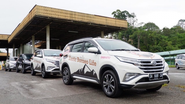 Terios 7 Wonders sudah berada di Malaysia setelah melakukan perjalanan selama 6 jam dari Pontianak Foto: Aditya Pratama Niagara/kumparan