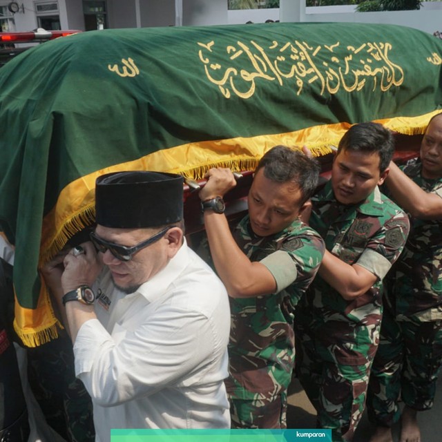 Jenazah Mohamad Irfan tiba di kediaman keluarga di jalan widya chandra III, Jakarta, Sabtu (22/6). Foto: Irfan Adi Saputra/kumparan