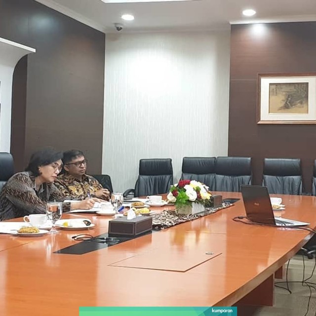 Menteri Keuangan, Sri Mulyani, saat menjadi penguji di Fakultas Ekonomi dan Bisnis Universitas Indonesia. Foto: Instagram/@srimulyani