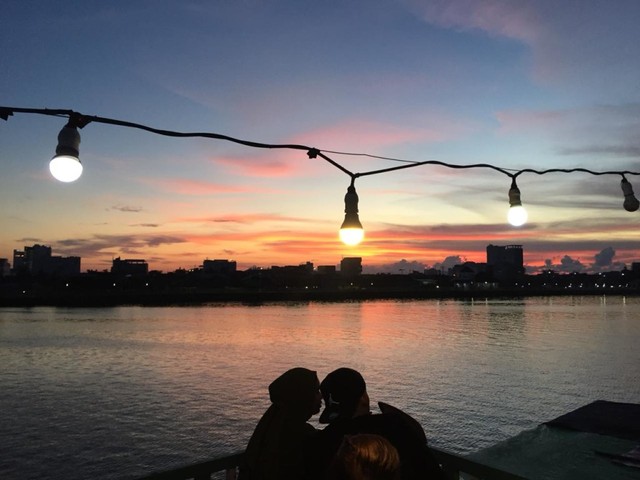 Suasana senja di Sungai Kapuas. Foto: Dok Hi!Pontianak