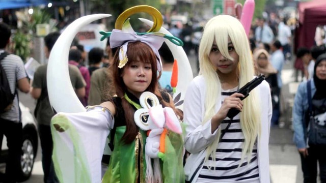 Sejumlah cosplayer di Pagelaran Ennichisai Blok M, Jakarta Selatan, Minggu (23/6). Foto: Faisal Rahman/kumparan