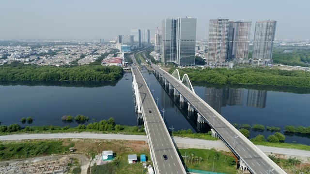 Suasan proyek pembangunan di kawasan Pulau D hasil reklamasi, di kawasan pesisir Jakarta. Foto: kumparan