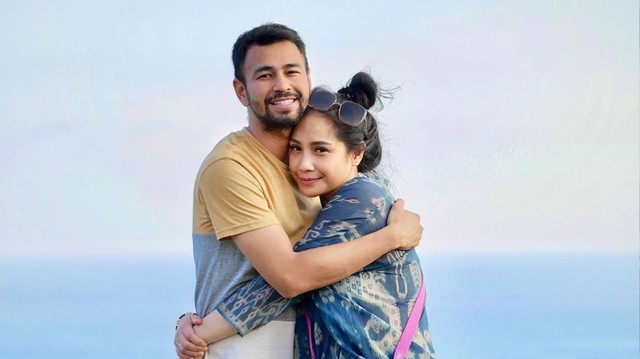 Momen mesra Nagita Slavina dan Raffi Ahmad liburan di Bali. Foto: Instagram @raffinagita1717
