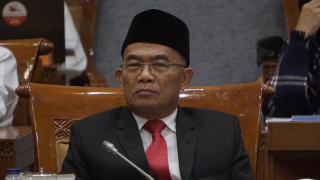 Menteri Pendidikan dan Kebudayaan, Muhadjir Effendy saat rapat kerja bersama Komisi X DPR RI di Komplek Parlemen, Jakarta, Senin (24/6). Foto: Fanny Kusumawardhani/kumparan
