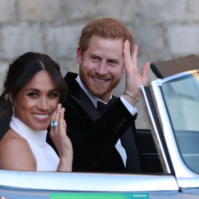 Meghan Markle pakai anting aquamarine Foto: PA