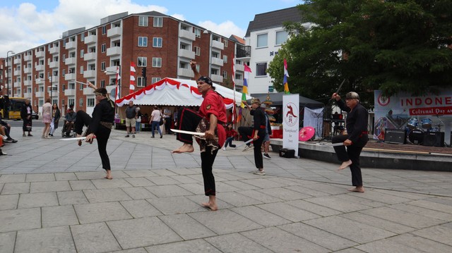 Martin Sangill dan timnya melakukan aksi Pencak Silat Setia Hati Anoman di Horsens, Denmark (Dok. KBRI Kopenhagen)