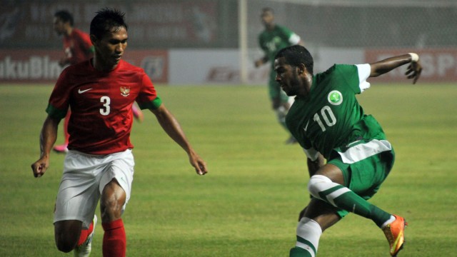 Zulkifli Syukur dalam laga Kualifikasi Piala Asia kontra Arab Saudi. Foto: AFP/Bay Ismoyo