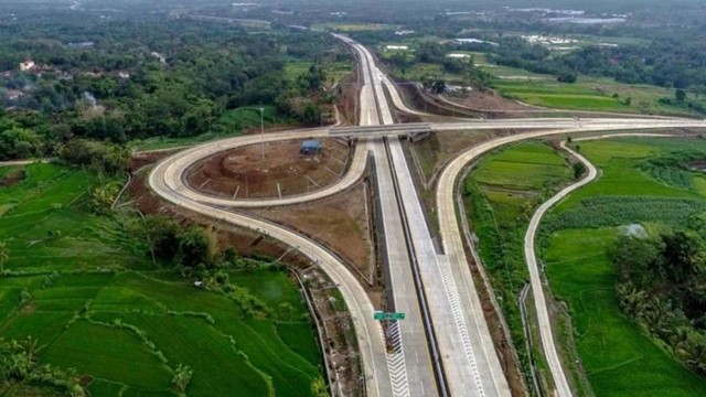 Caption: Ruas tol Pasuruan-Probolinggo mulai berbayar pada Rabu, 26 Juni 2019 pukul 00.00 WIB. Foto: Dok. Kementerian PUPR