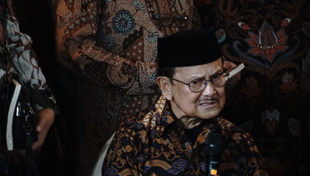 B.J. Habibie saat konpers (Foto: Helmi Afandi Abdullah/kumparan)