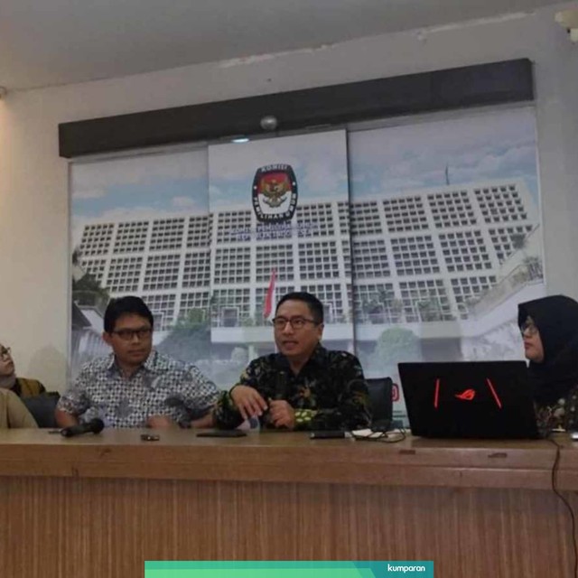 Konferensi pers Temuan Penelitian UGM soal penyebab meninggalnya anggota KPPS, di KPU RI, Selasa (25/6). Foto: Ferry Fadhlurrahman/kumparan