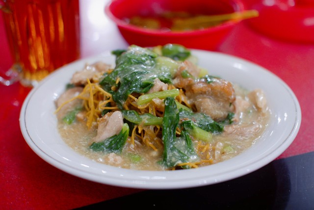 Mie Titi, salah satu hidangan Mie Kering terenak di Kota Makassar (Foto: doc. MakassarLapar).