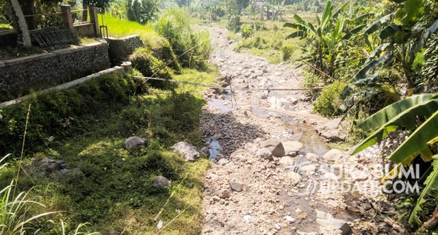 Sungai Cigeugeur yang mengering. | Sumber Foto: Istimewa