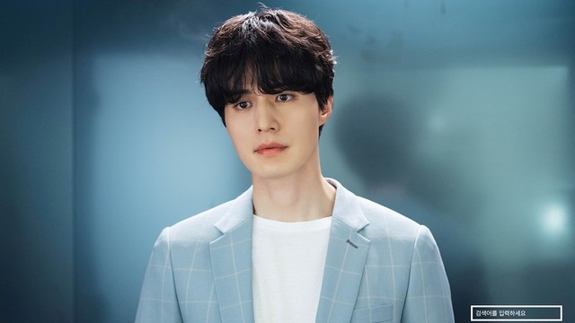 Lee Dong Wook dalam drama 'Search: WWW'. Foto: tvN