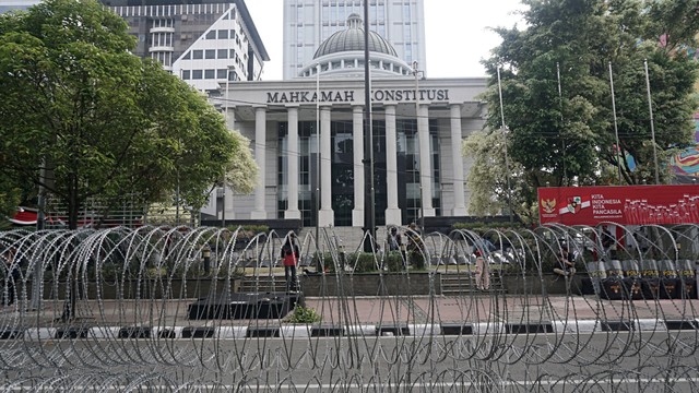 Suasana pengamanan di depan gedung Mahkamah Konstitusi, Rabu, (26/6). Foto: Fanny Kusumawardhani/kumparan