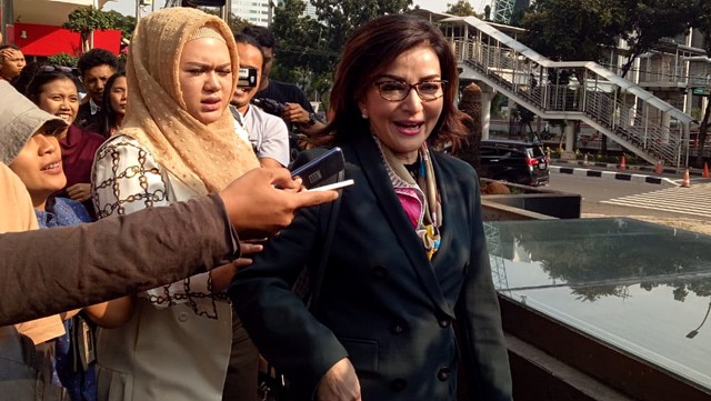 Bupati Minahasa Selatan, Christiany Eugenia Paruntu usai diperiksa terkait gratifikasi Bowo Pangarso di gedung KPK, Jakarta, Rabu, (26/6). Foto: Apriliandika Pratama/kumparan