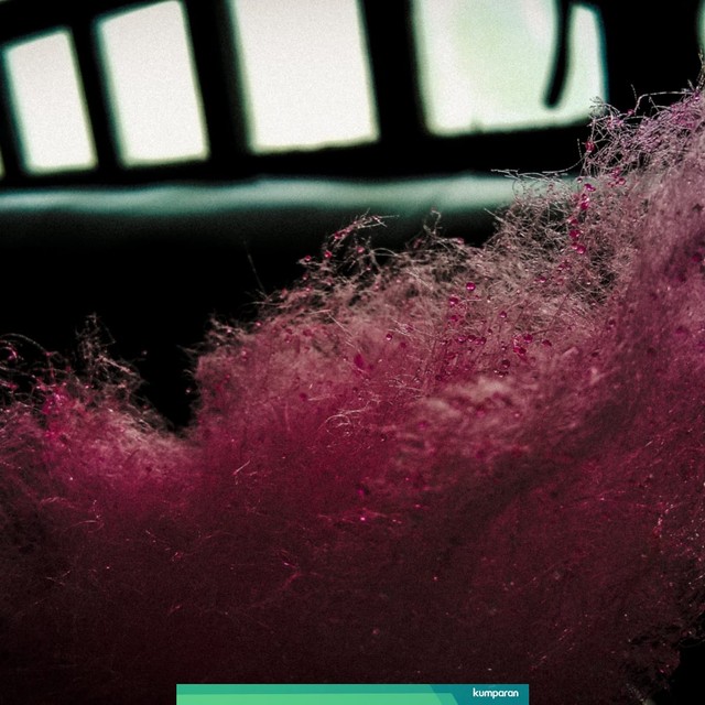 Ilustrasi reaksi kimia yang menyerupai permen kapas. Foto: Aaron via pexels