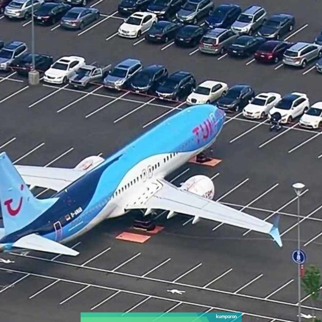 Pesawat Boeing 737 MAX diparkir di tempat parkir staf karena tidak ada lagi kapasitas yang tersisa di bandara. Foto: Twitter/@Airplane_pic