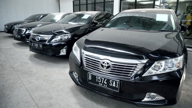 Sejumlah kendaraan di Balai lelang kendaraan Car Ready. Foto: Iqbal Firdaus/kumparan