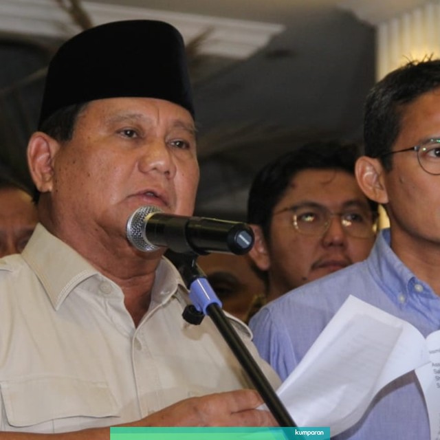 Capres dan Cawapres nomor urut 02, Prabowo Subianto dan Sandiaga Uno menggelar konferensi pers usai keputusan Mahkamah Konstitusi di Jalan Kertanegara IV, Jakarta Selatan, Kamis (27/6). Foto: Nugroho Sejati/kumparan