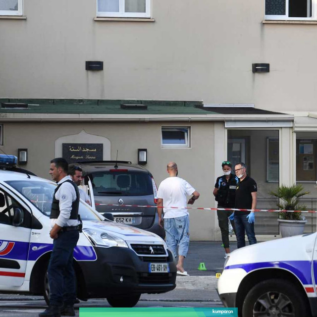 Polisi berada di tempat kejadian penembakan di Masjid, Perancis. Foto: AFP