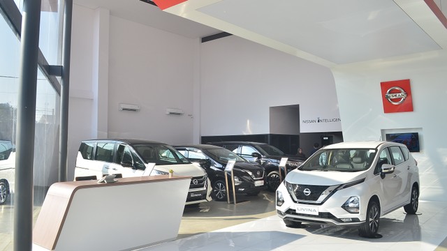 Mobil di diler Nissan Foto: dok. NMI