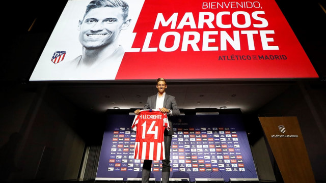 Marcos Llorente saat dikenalkan Atletico Madrid. Foto: Twitter/@atletienglish