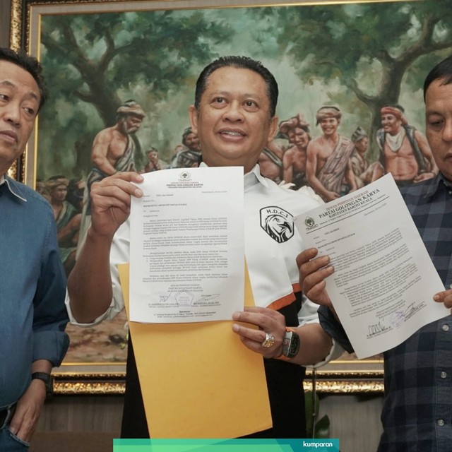 Sejumlah Anggota DPD memberikan dukungan kepada Bambang Soesatyo untuk maju sebagai ketua umum Golkar di Jakarta, Sabtu (29/6/2019). Foto: Irfan Adi Saputra/kumparan
